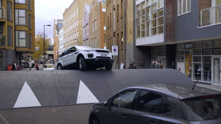 Τεράστιο σαμαράκι παρεμποδίζει την κυκλοφορία